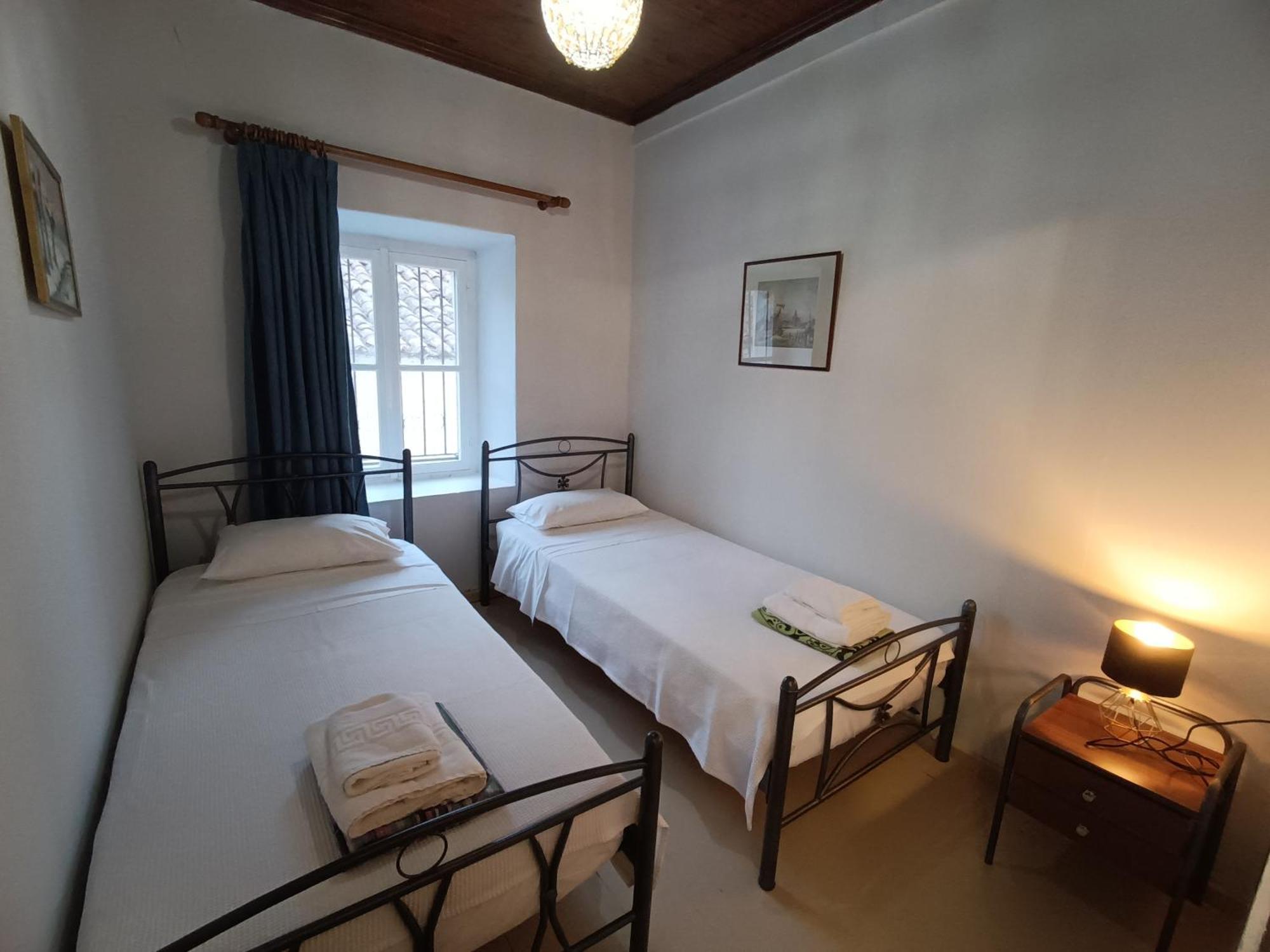 Rodomelo House With Terrace - 4 Bedrooms Leonidio Exterior photo